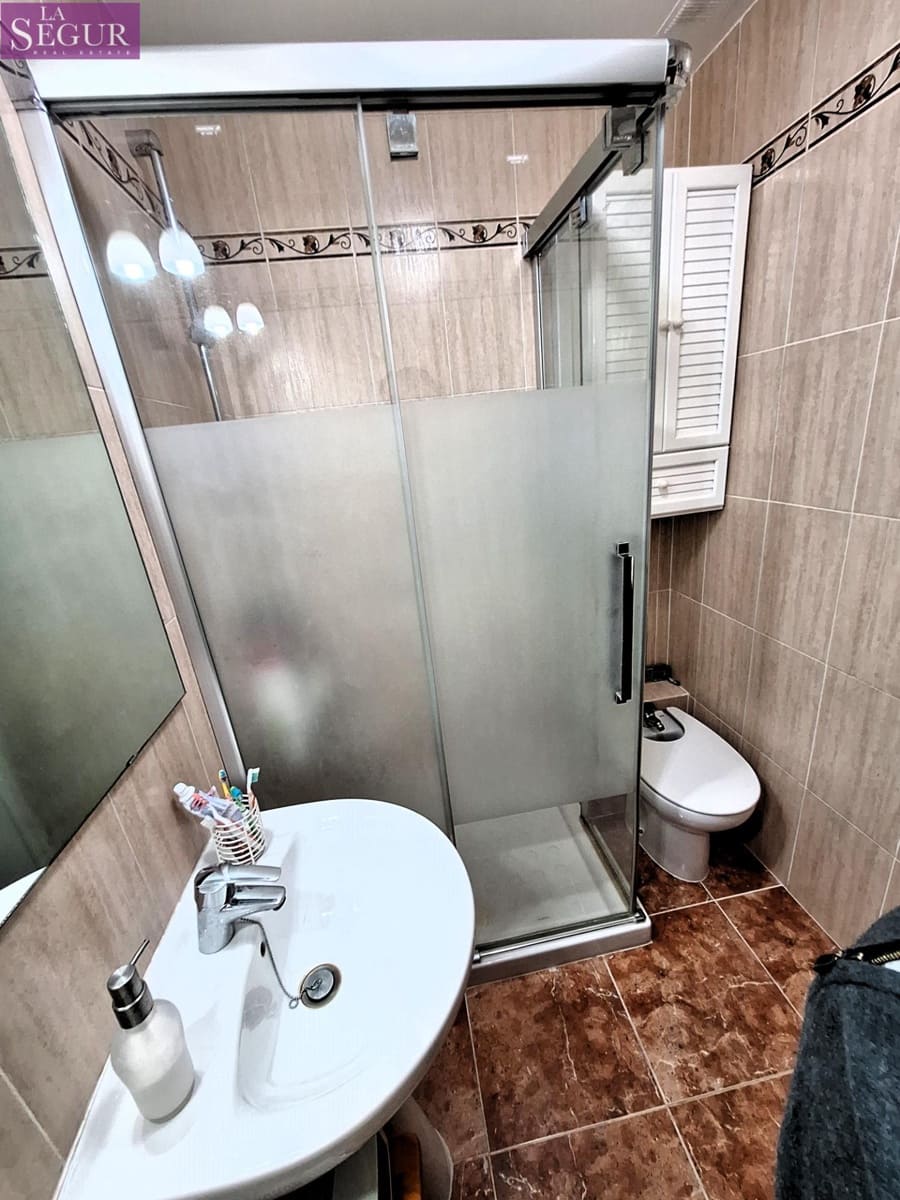 5 slaapkamer Huis te koop in Benalup met garage - € 170.000 (Ref: 9180917)