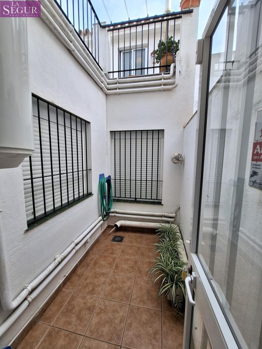 5 slaapkamer Huis te koop in Benalup met garage - € 170.000 (Ref: 9180917)