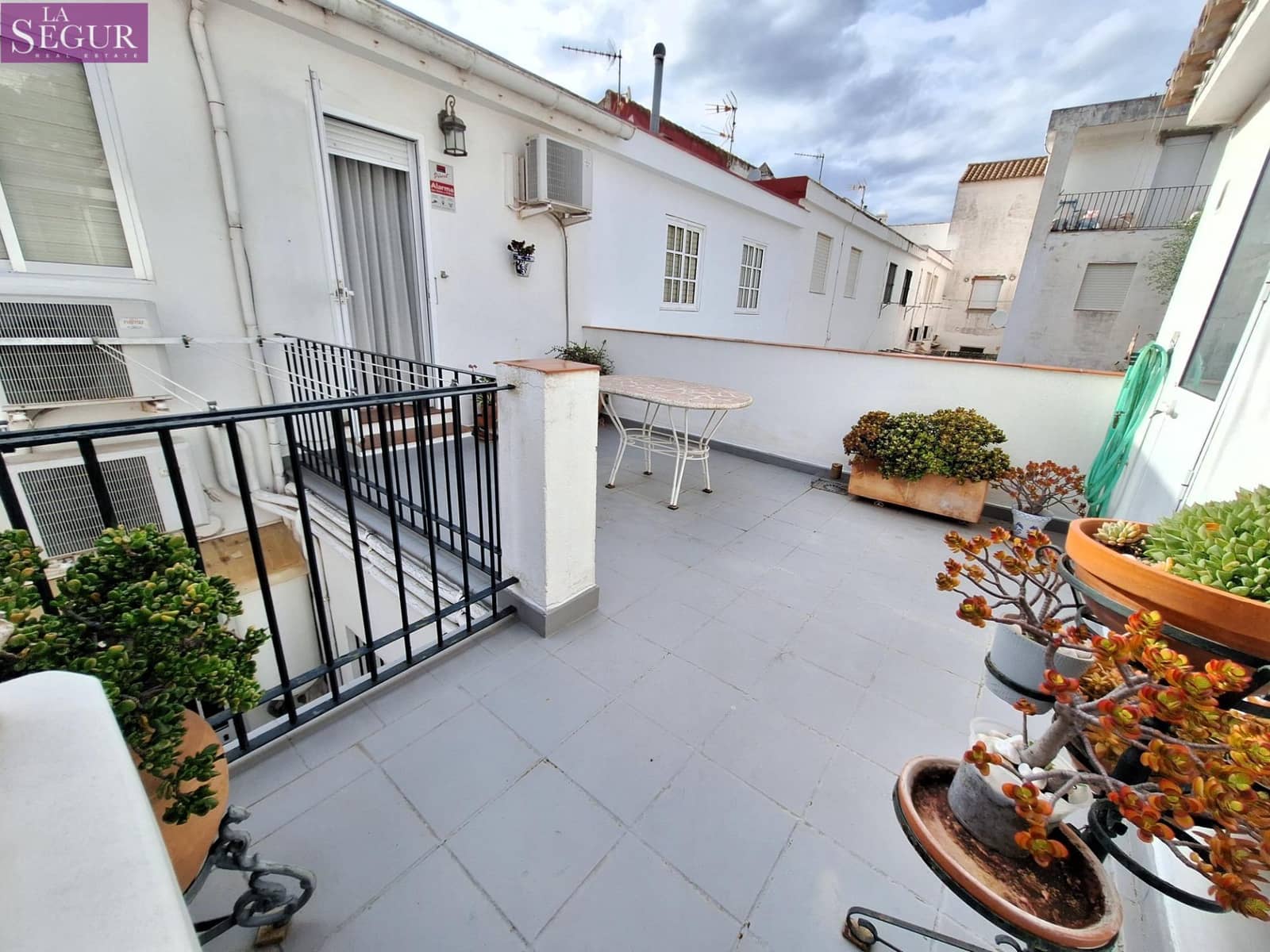 5 slaapkamer Huis te koop in Benalup met garage - € 170.000 (Ref: 9180917)