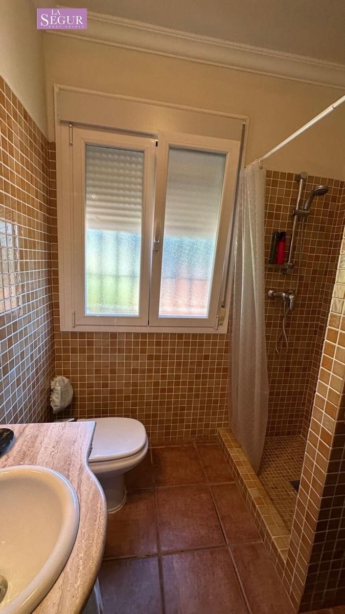 4 bedroom Villa for sale in Conil de la Frontera with garage - € 2,050,000 (Ref: 9208244)