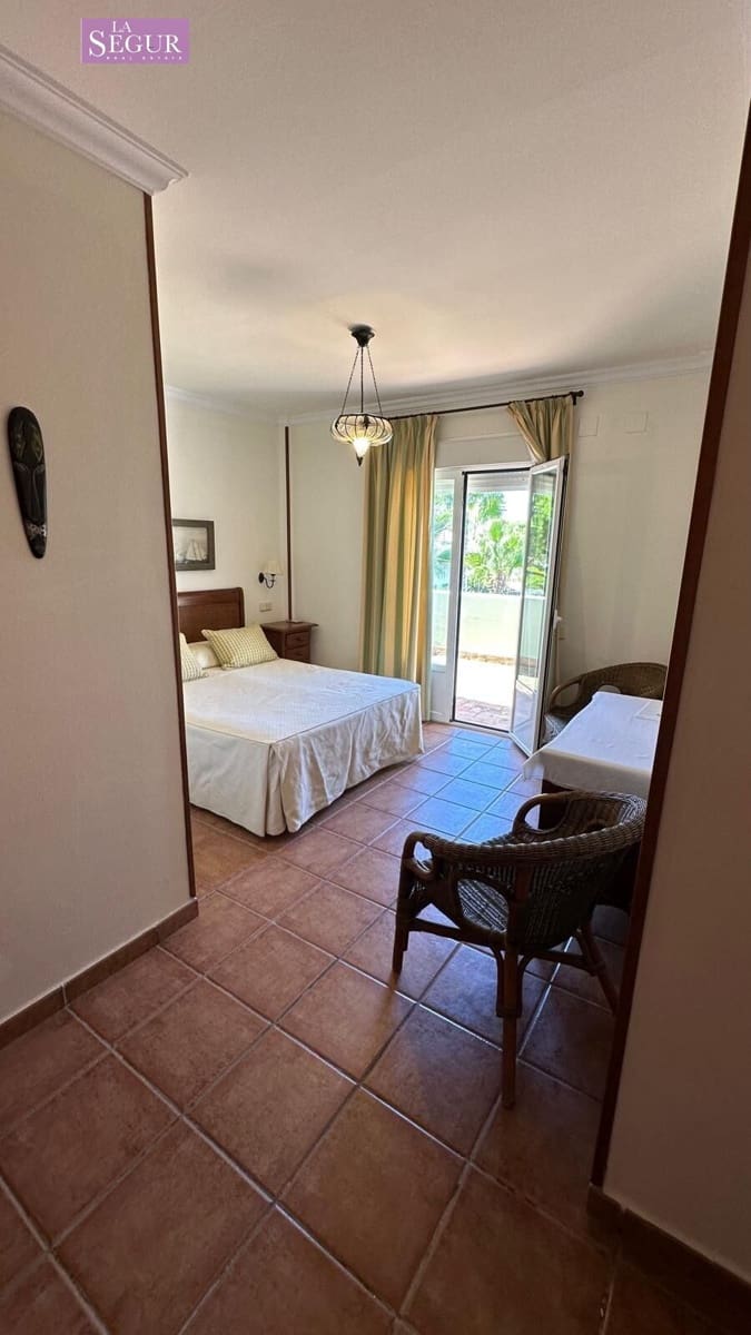 4 bedroom Villa for sale in Conil de la Frontera with garage - € 2,050,000 (Ref: 9208244)