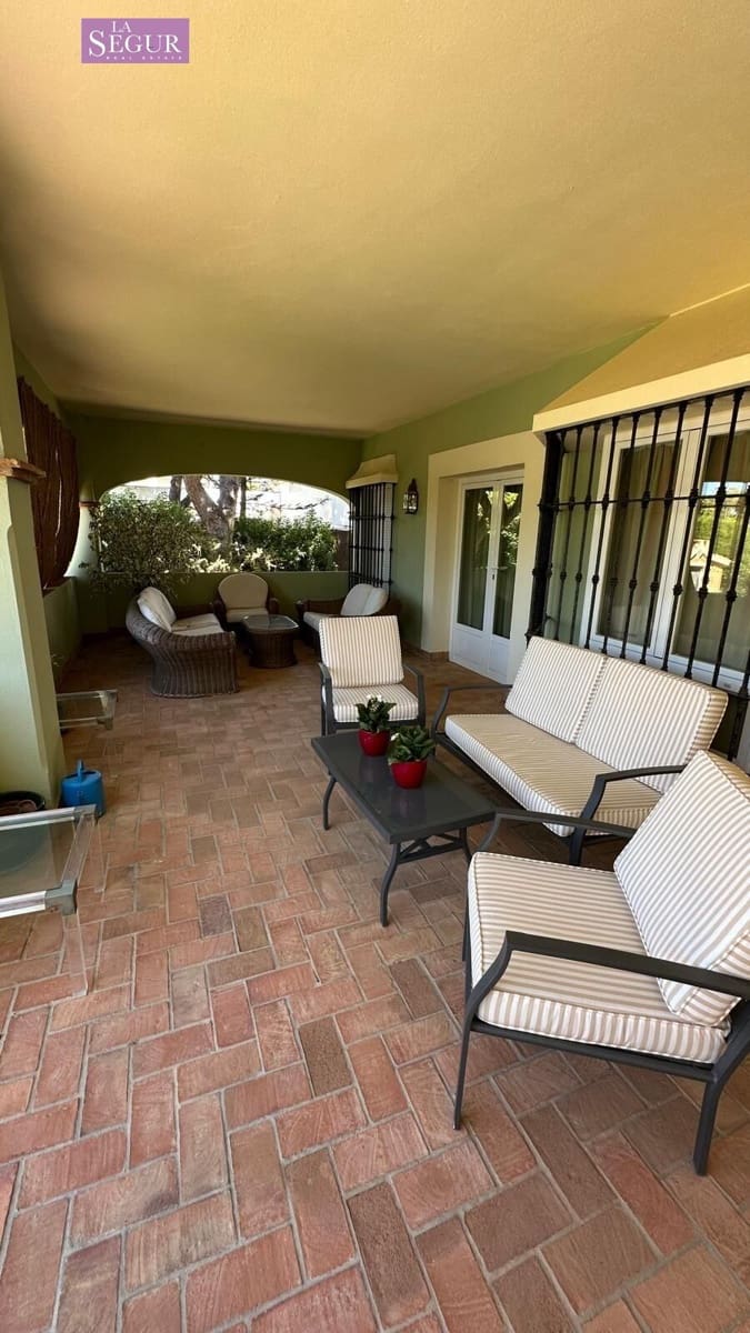 4 bedroom Villa for sale in Conil de la Frontera with garage - € 2,050,000 (Ref: 9208244)