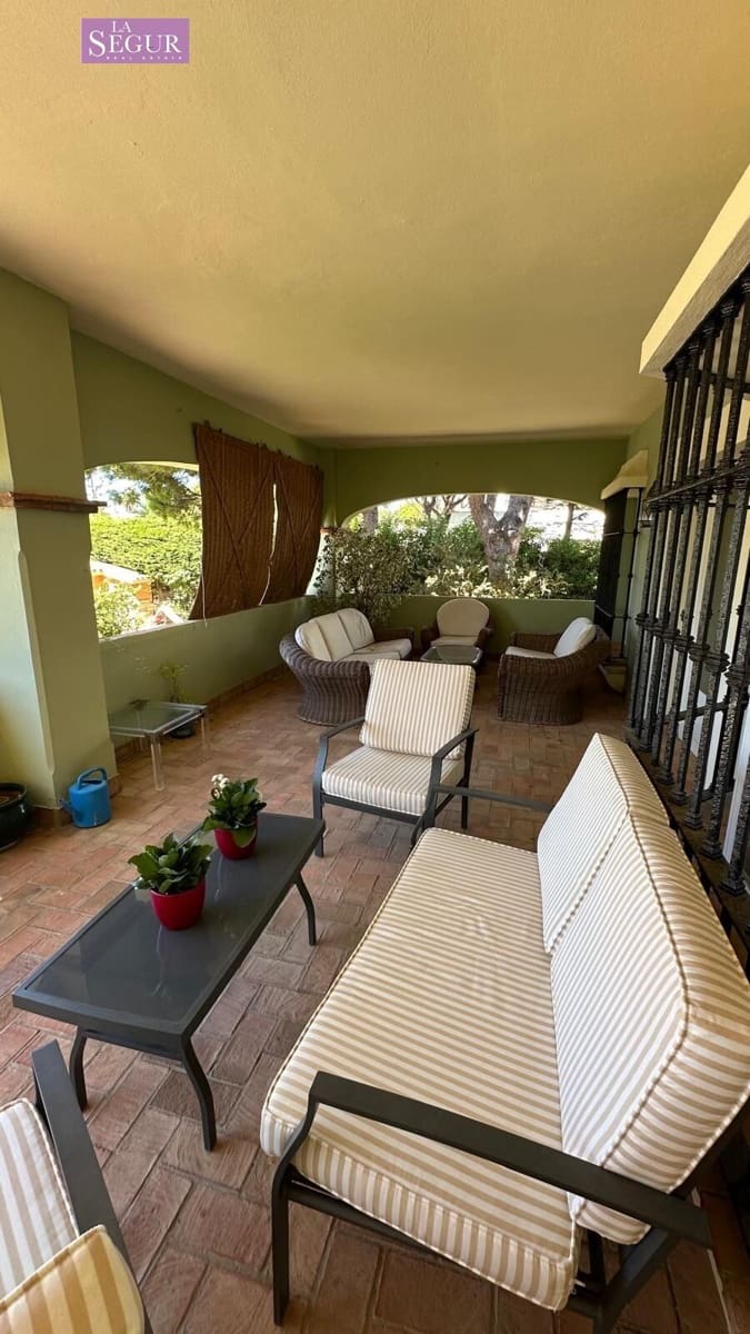 4 bedroom Villa for sale in Conil de la Frontera with garage - € 2,050,000 (Ref: 9208244)