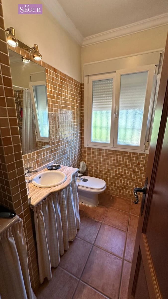 4 bedroom Villa for sale in Conil de la Frontera with garage - € 2,050,000 (Ref: 9208244)