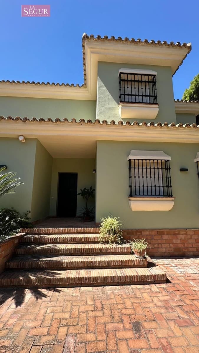 4 bedroom Villa for sale in Conil de la Frontera with garage - € 2,050,000 (Ref: 9208244)