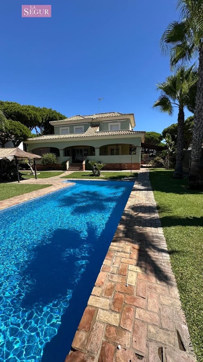 4 bedroom Villa for sale in Conil de la Frontera with garage - € 2,050,000 (Ref: 9208244)