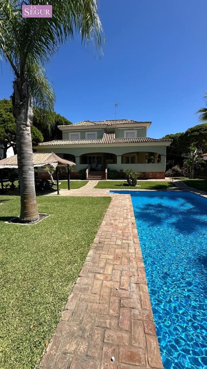4 bedroom Villa for sale in Conil de la Frontera with garage - € 2,050,000 (Ref: 9208244)