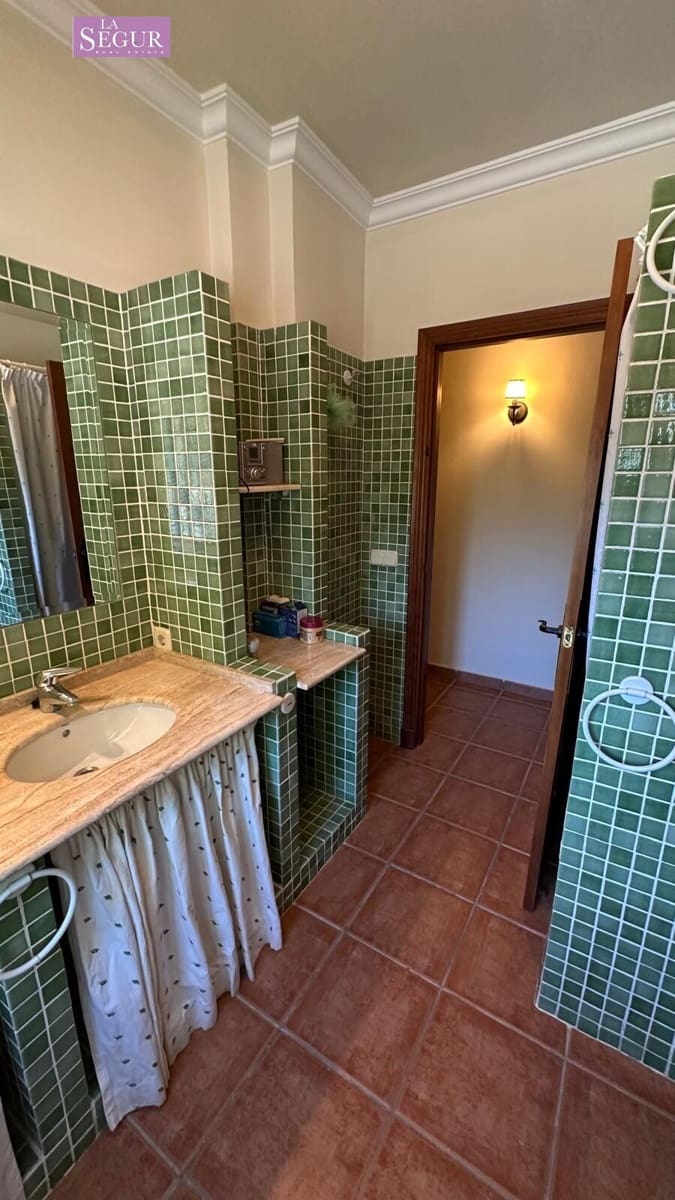 4 bedroom Villa for sale in Conil de la Frontera with garage - € 2,050,000 (Ref: 9208244)