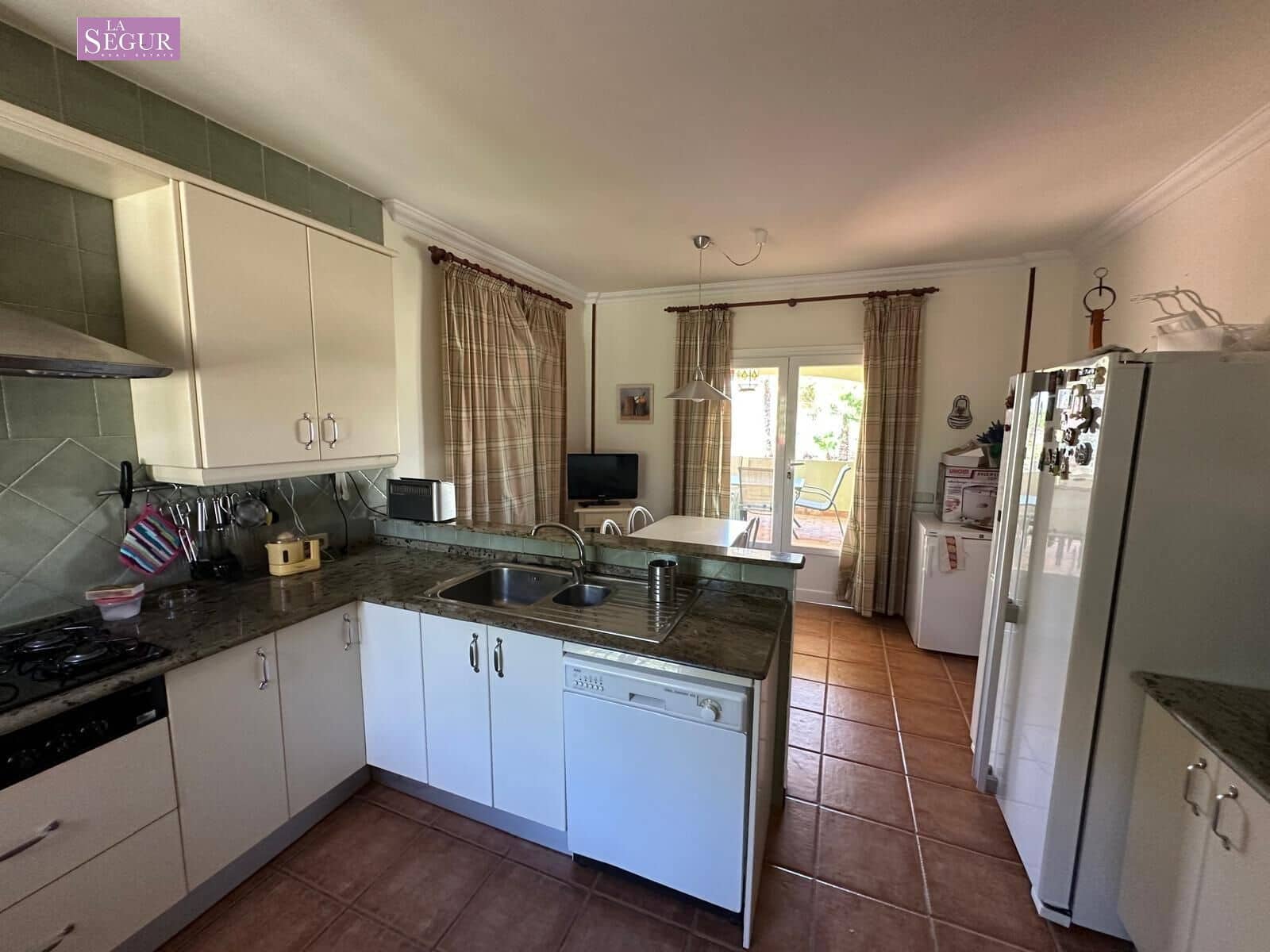 4 bedroom Villa for sale in Conil de la Frontera with garage - € 2,050,000 (Ref: 9208244)