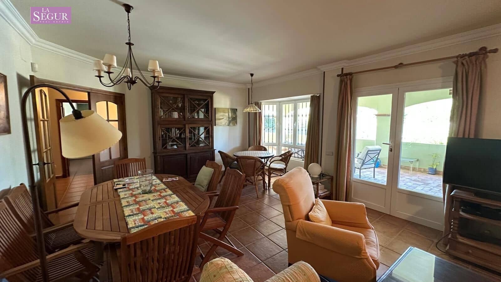 4 bedroom Villa for sale in Conil de la Frontera with garage - € 2,050,000 (Ref: 9208244)