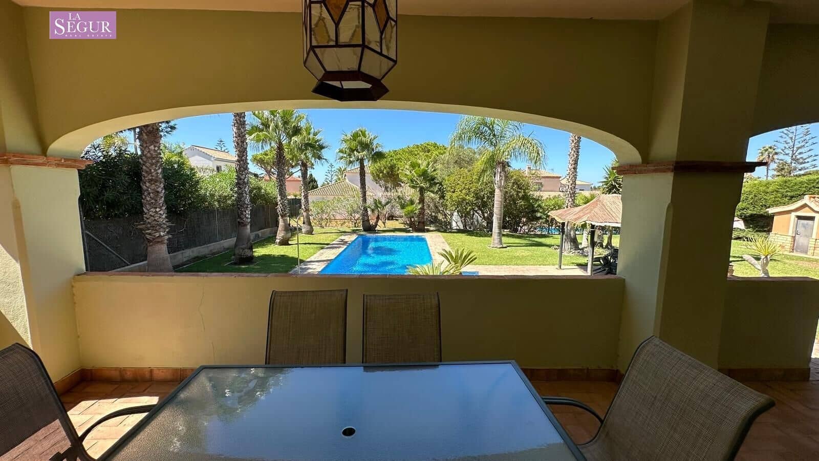 4 bedroom Villa for sale in Conil de la Frontera with garage - € 2,050,000 (Ref: 9208244)