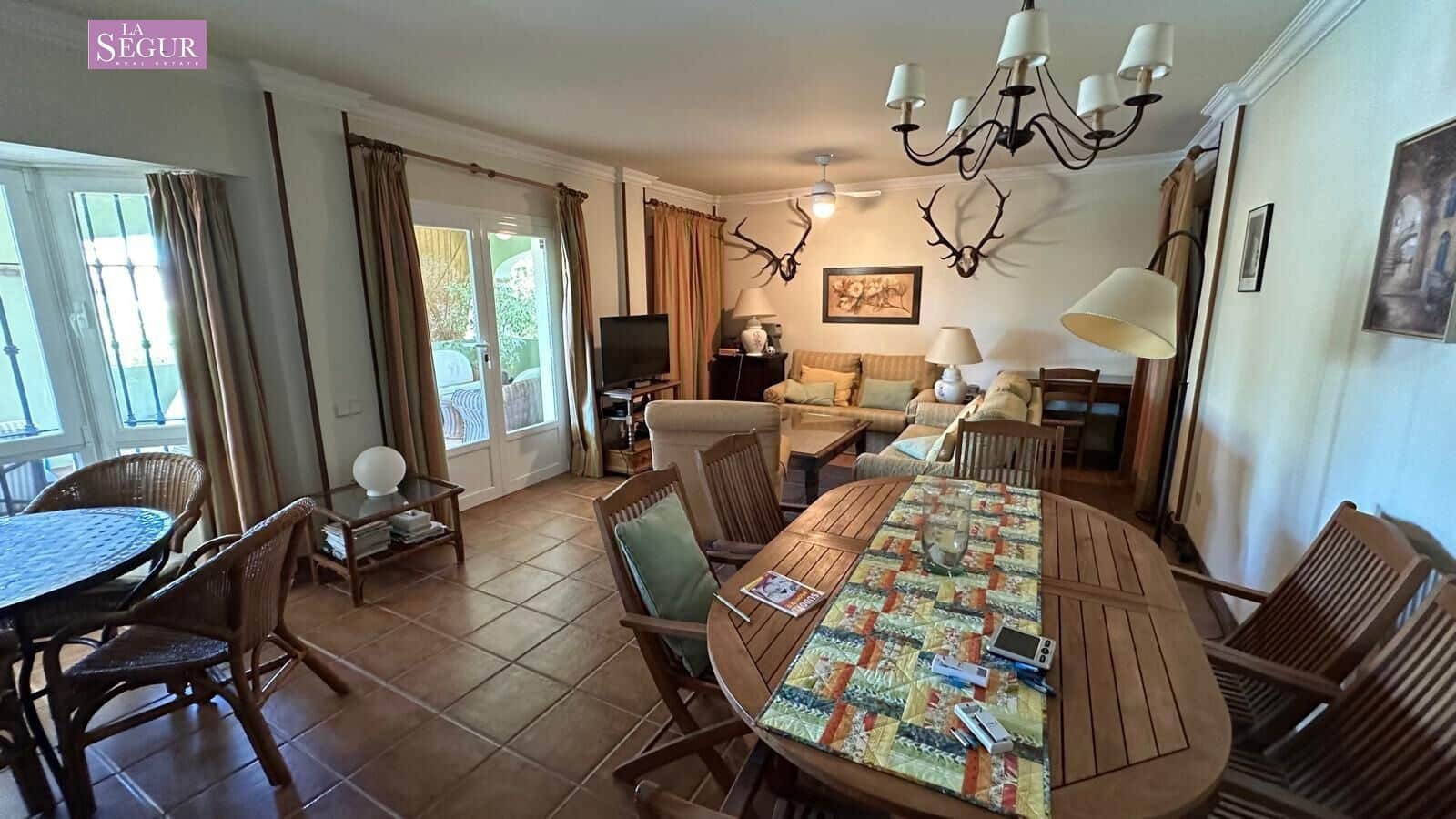 4 bedroom Villa for sale in Conil de la Frontera with garage - € 2,050,000 (Ref: 9208244)