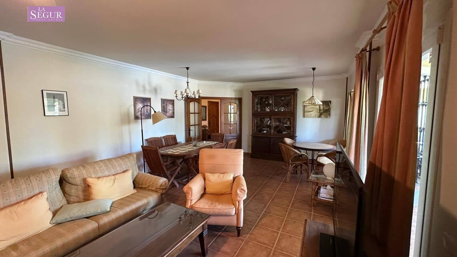 4 bedroom Villa for sale in Conil de la Frontera with garage - € 2,050,000 (Ref: 9208244)