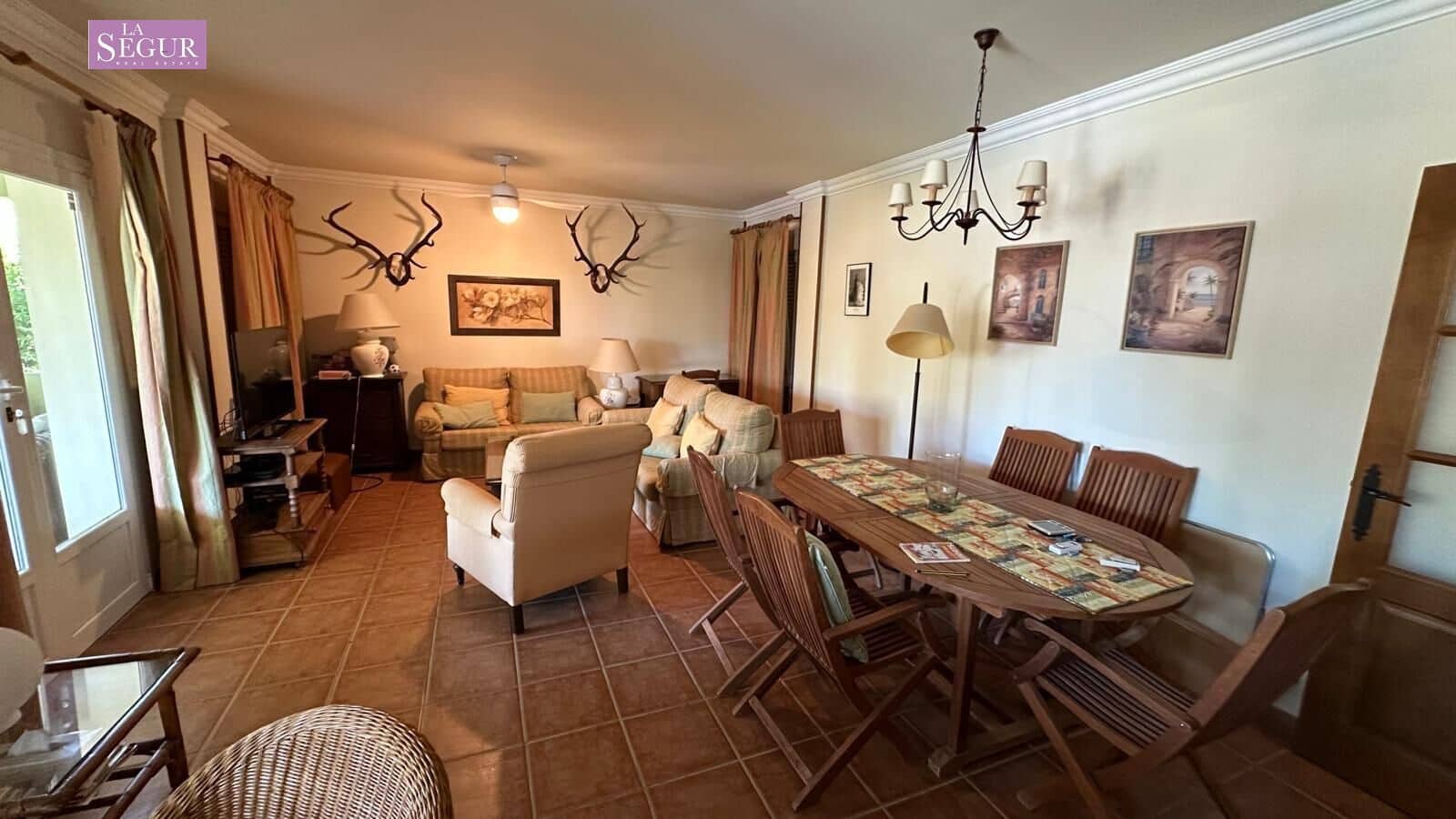 4 bedroom Villa for sale in Conil de la Frontera with garage - € 2,050,000 (Ref: 9208244)