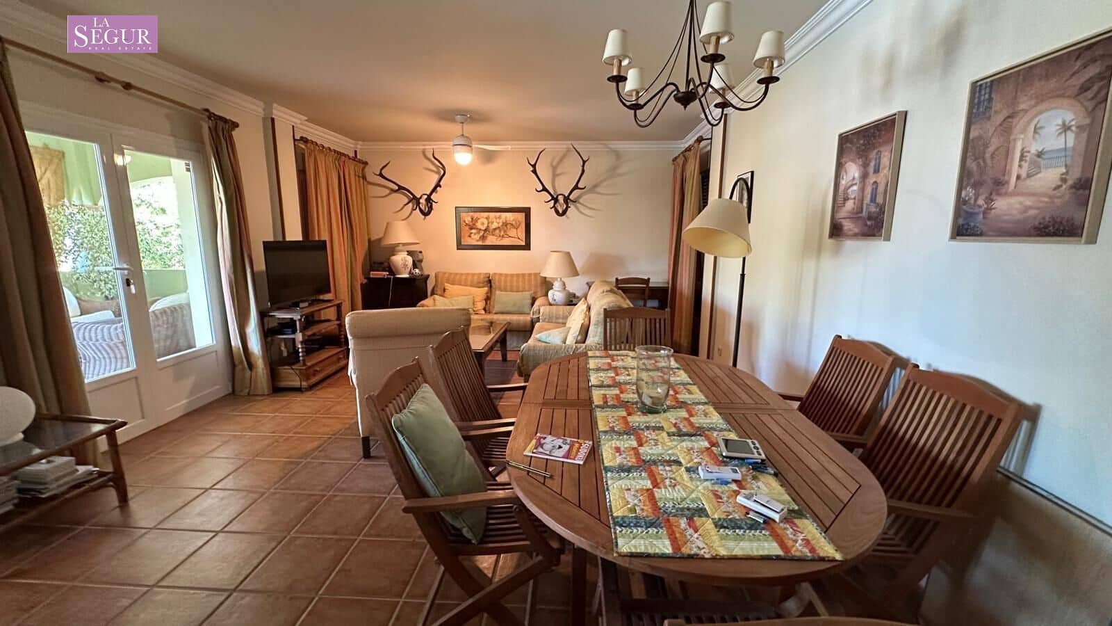 4 bedroom Villa for sale in Conil de la Frontera with garage - € 2,050,000 (Ref: 9208244)