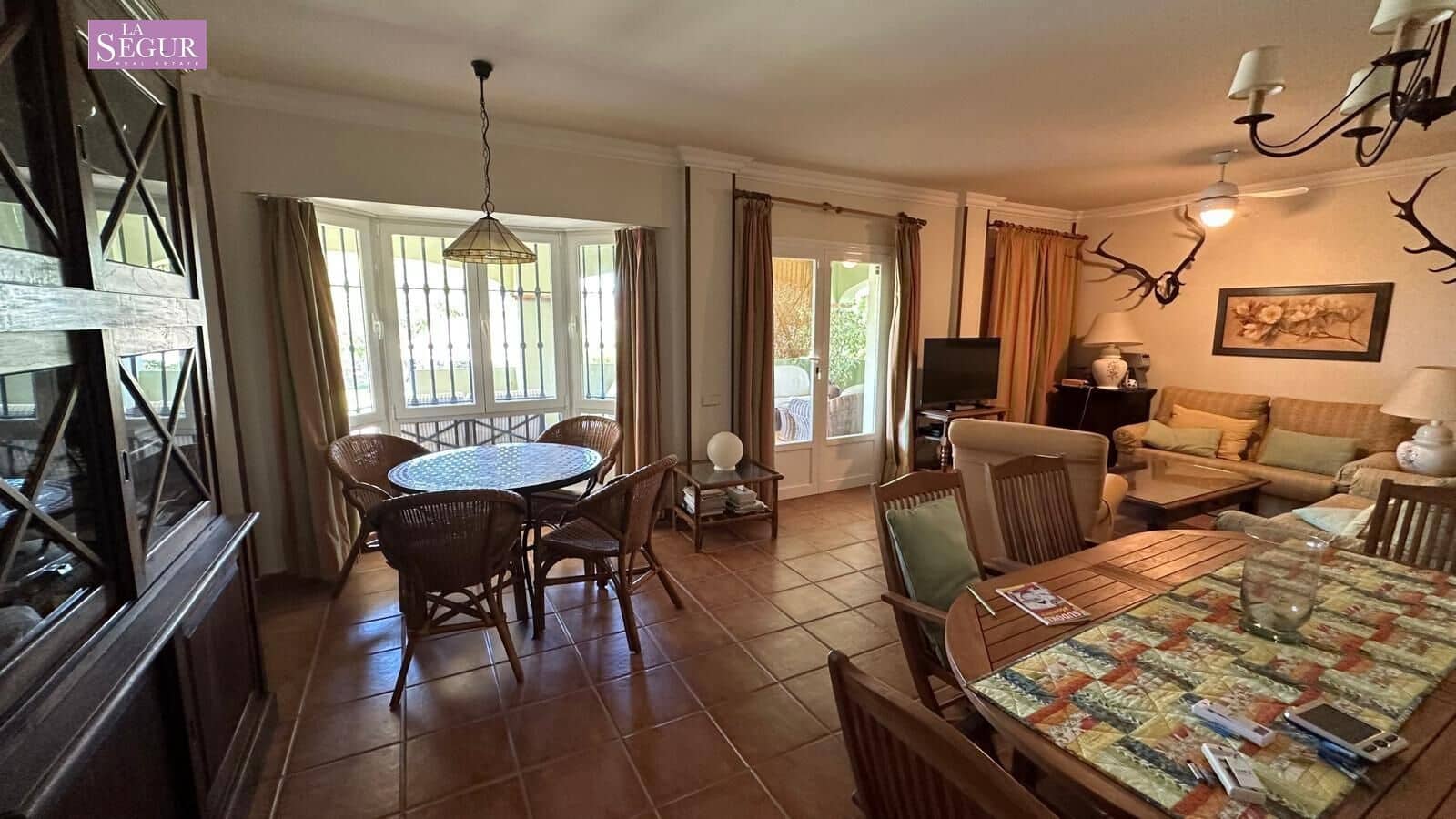 4 bedroom Villa for sale in Conil de la Frontera with garage - € 2,050,000 (Ref: 9208244)