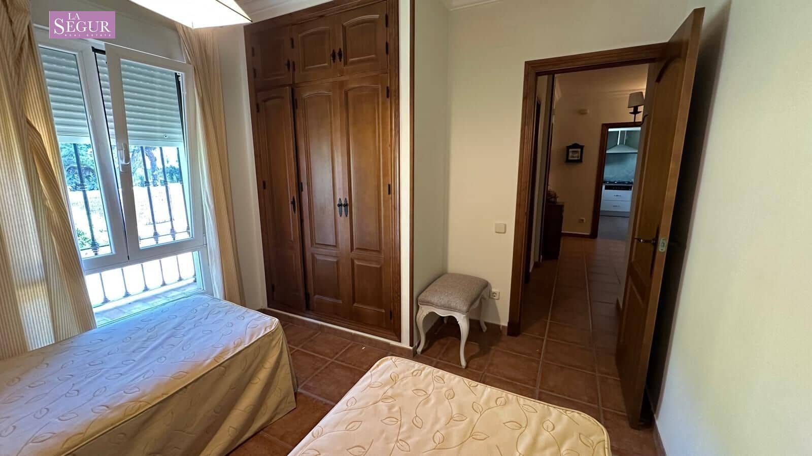 4 bedroom Villa for sale in Conil de la Frontera with garage - € 2,050,000 (Ref: 9208244)