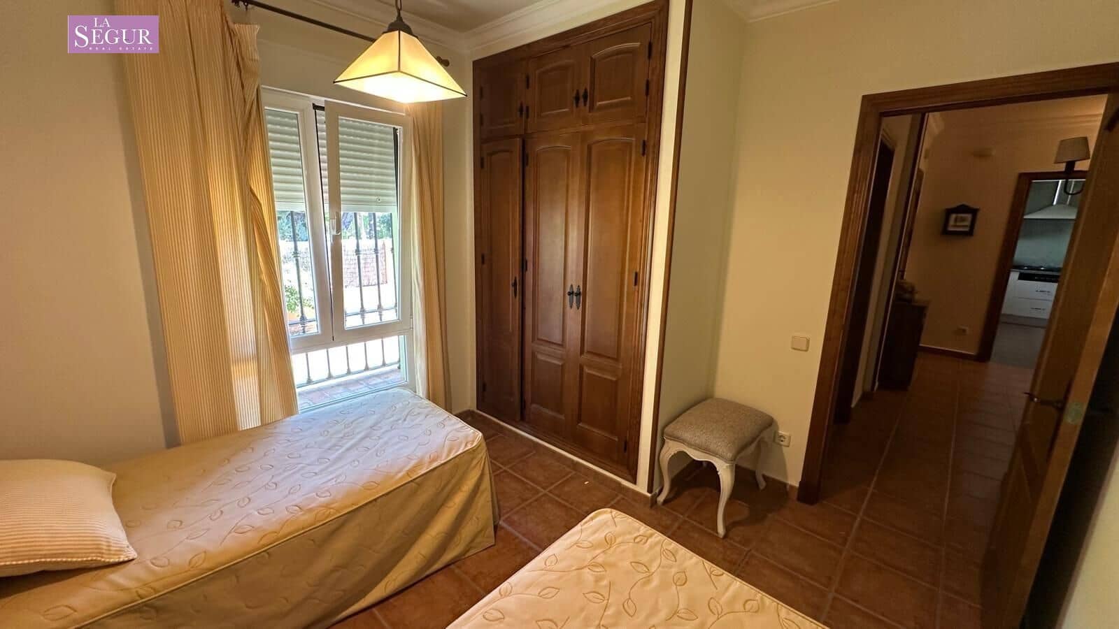 4 bedroom Villa for sale in Conil de la Frontera with garage - € 2,050,000 (Ref: 9208244)