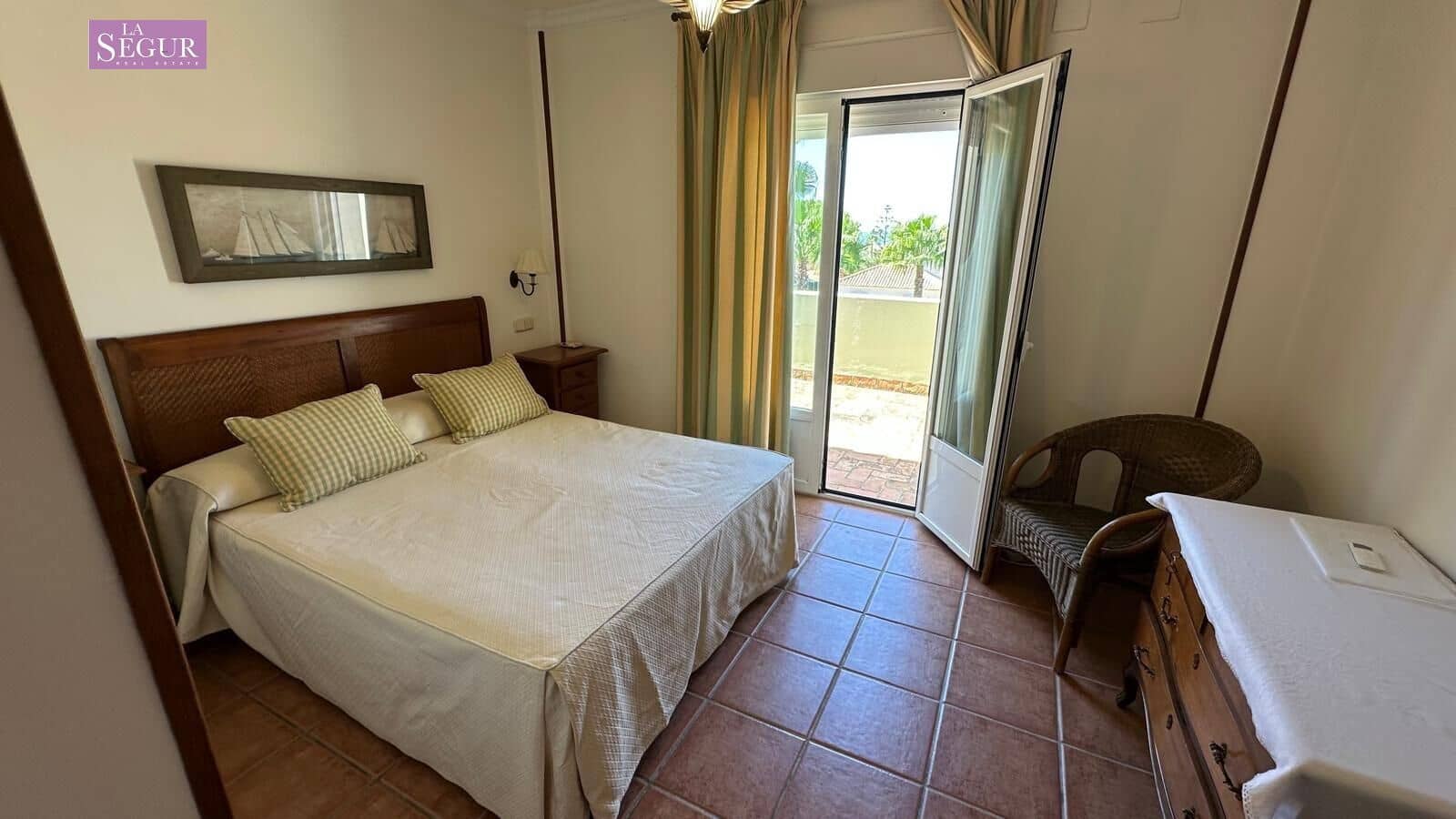 4 bedroom Villa for sale in Conil de la Frontera with garage - € 2,050,000 (Ref: 9208244)