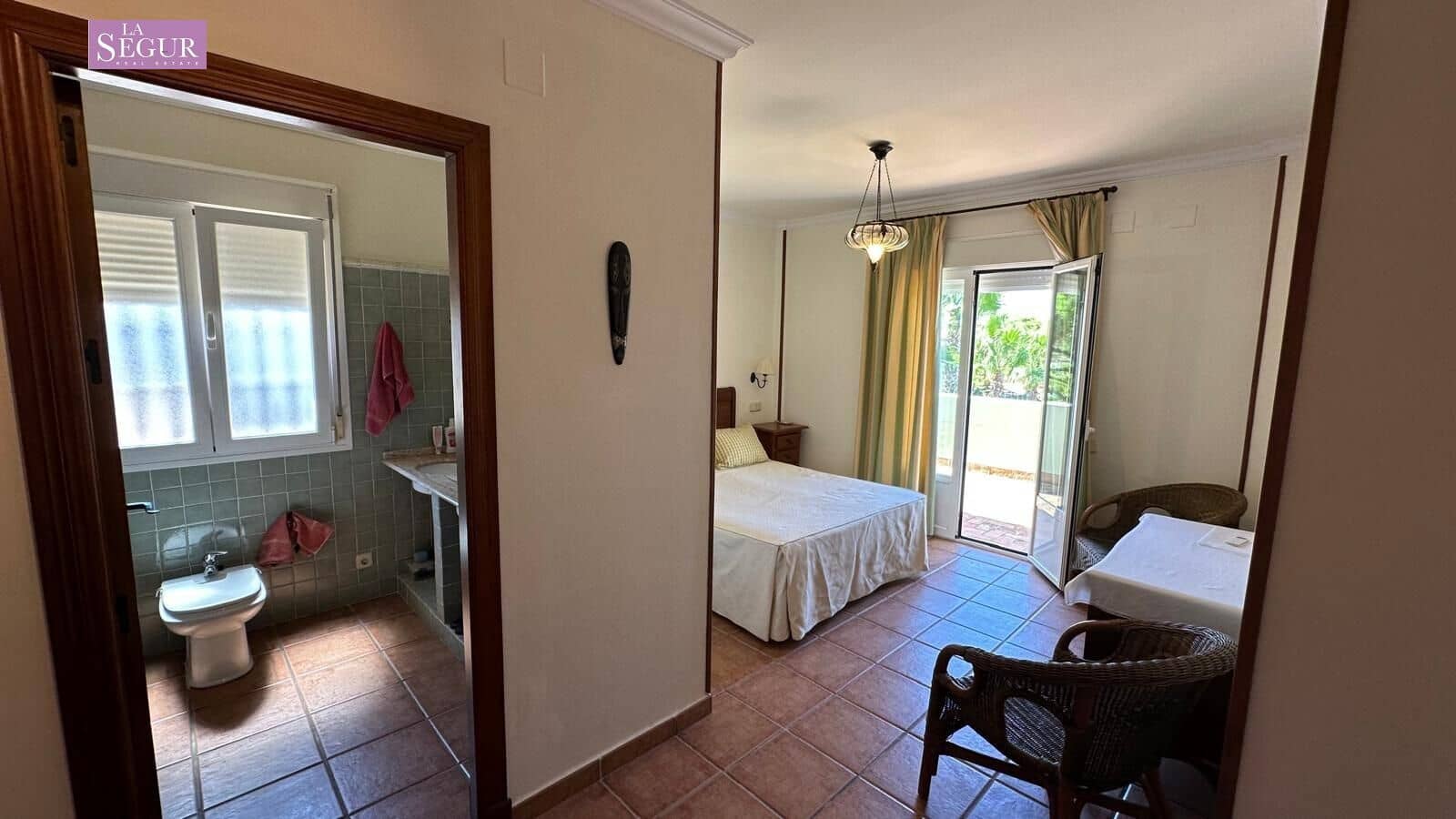 4 bedroom Villa for sale in Conil de la Frontera with garage - € 2,050,000 (Ref: 9208244)