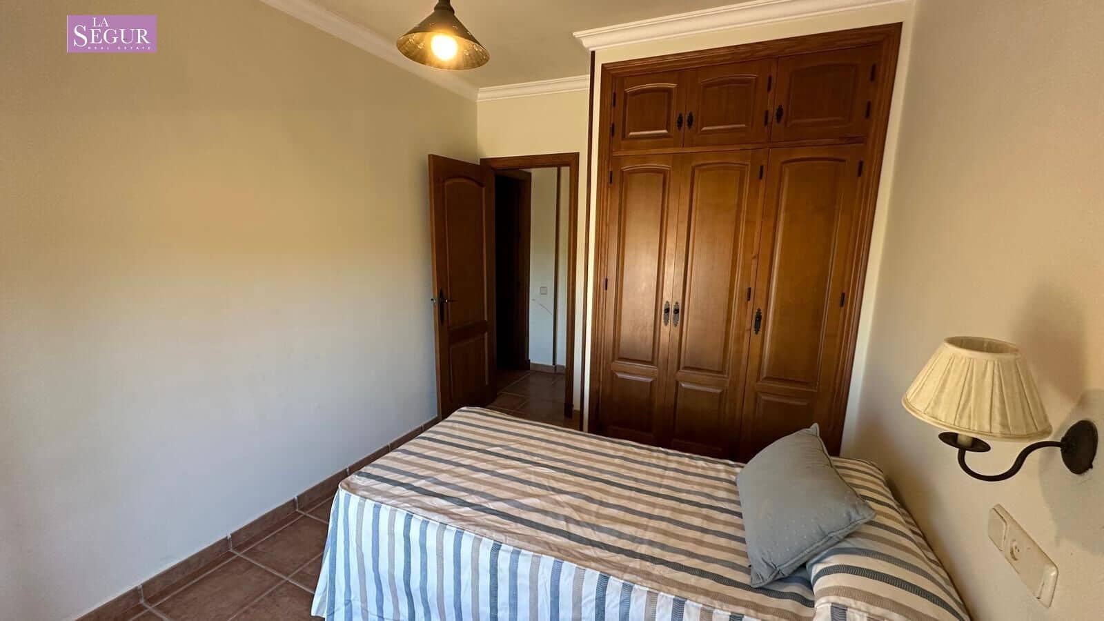 4 bedroom Villa for sale in Conil de la Frontera with garage - € 2,050,000 (Ref: 9208244)