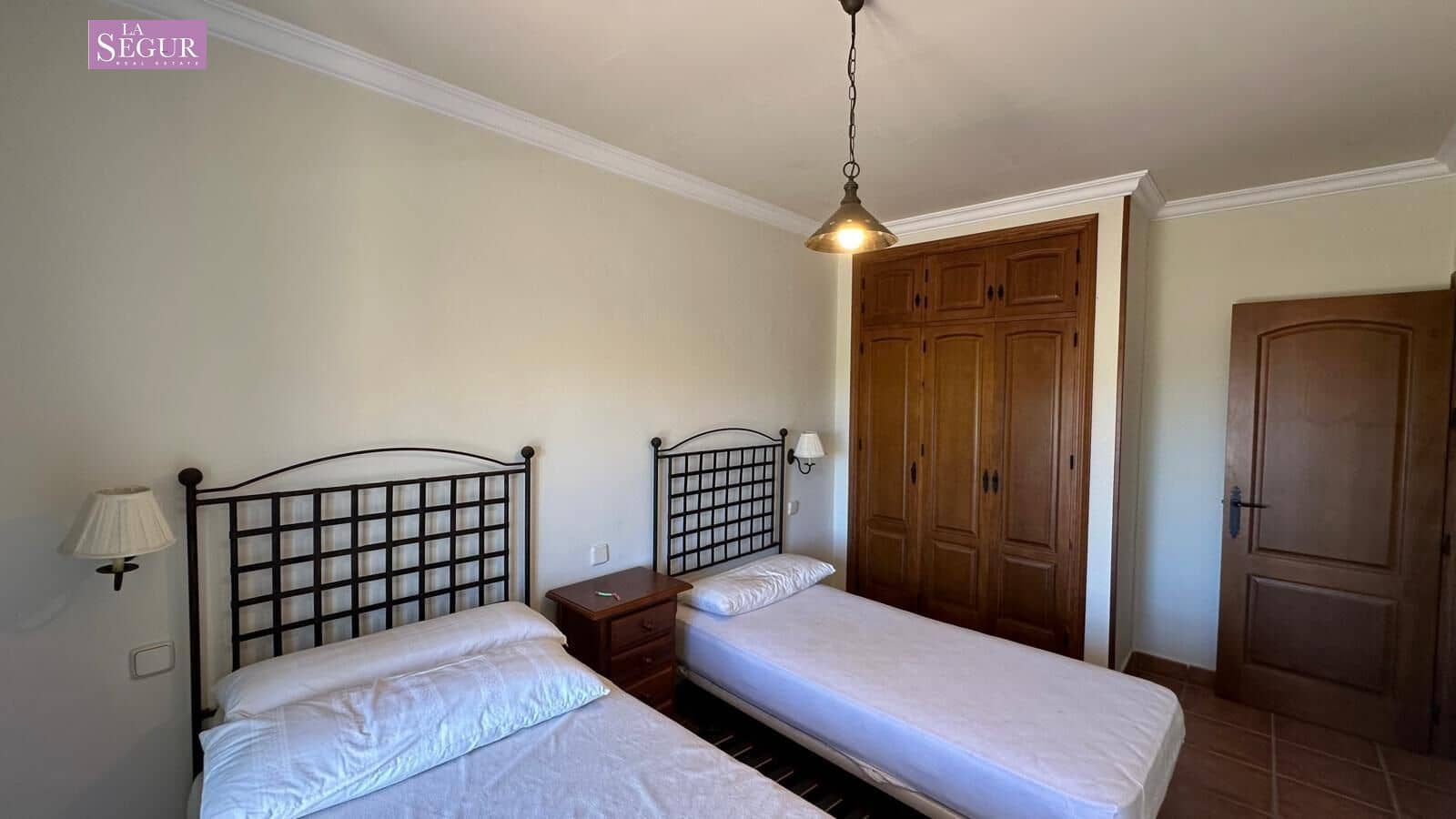 4 bedroom Villa for sale in Conil de la Frontera with garage - € 2,050,000 (Ref: 9208244)