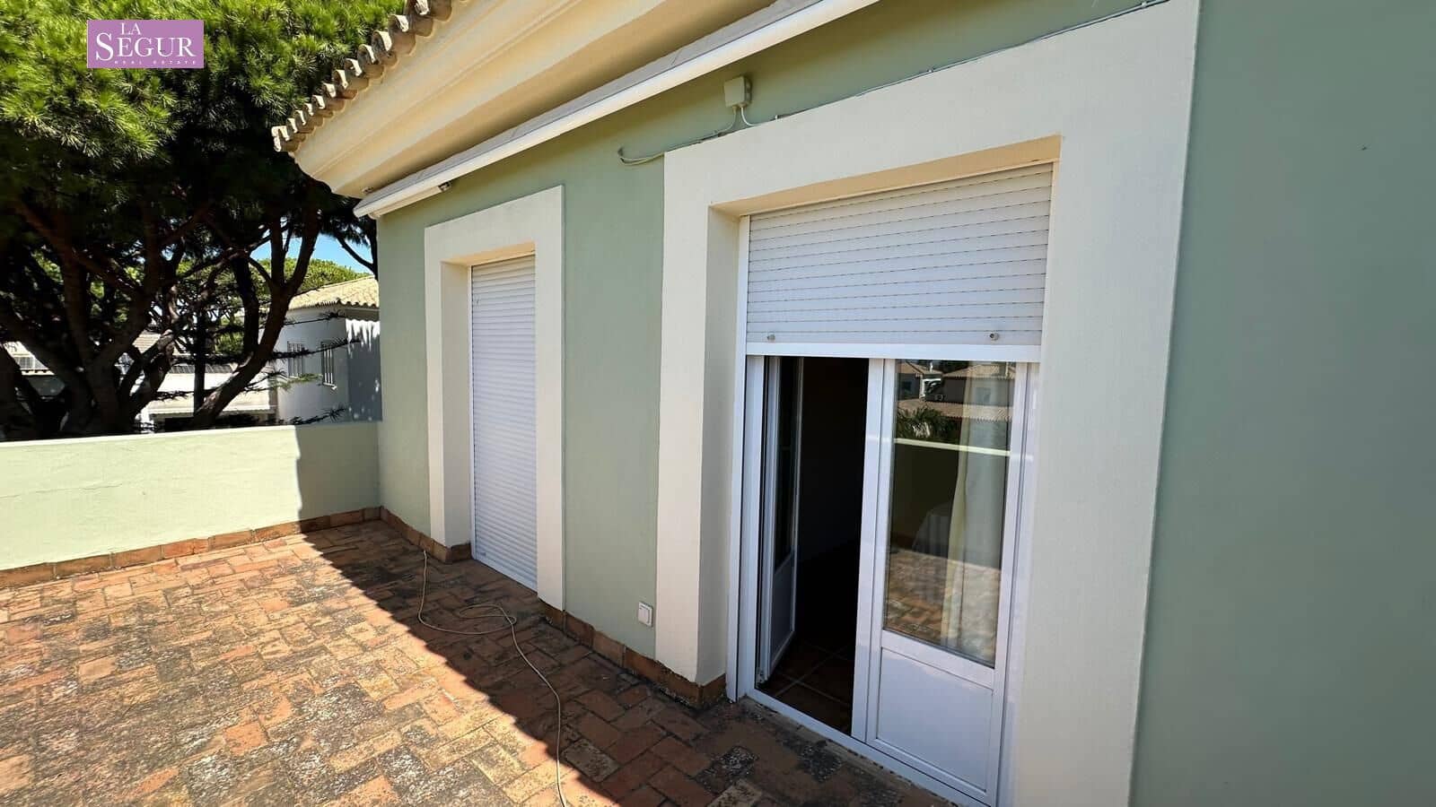 4 bedroom Villa for sale in Conil de la Frontera with garage - € 2,050,000 (Ref: 9208244)