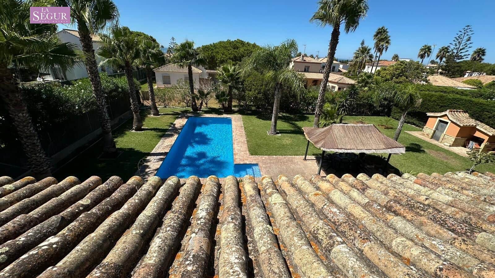 4 bedroom Villa for sale in Conil de la Frontera with garage - € 2,050,000 (Ref: 9208244)