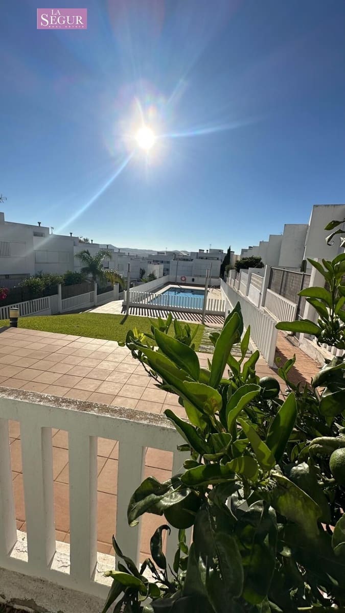 Adosado de 3 habitaciones en Conil de la Frontera en venta con piscina - 377.000 € (Ref: 9228806)