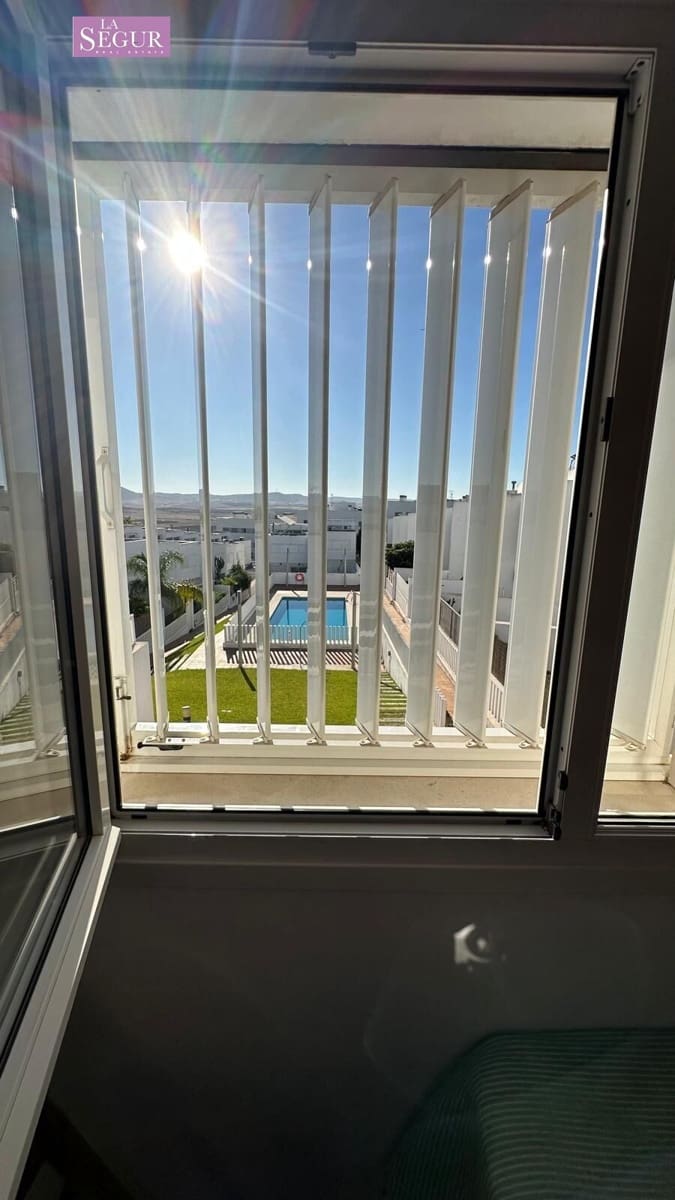 Adosado de 3 habitaciones en Conil de la Frontera en venta con piscina - 377.000 € (Ref: 9228806)
