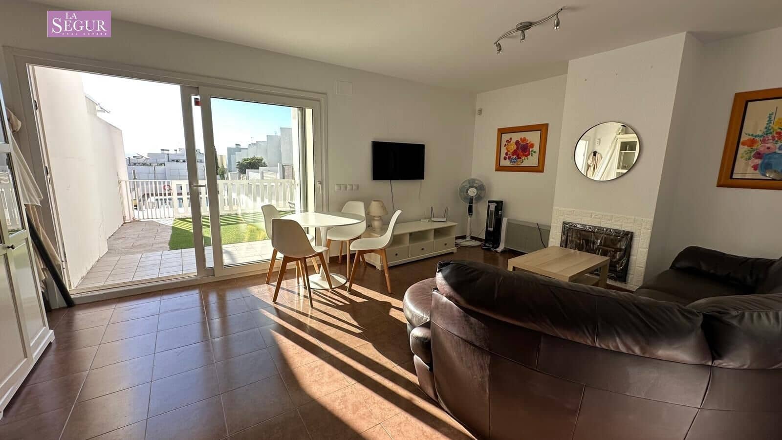 Adosado de 3 habitaciones en Conil de la Frontera en venta con piscina - 377.000 € (Ref: 9228806)