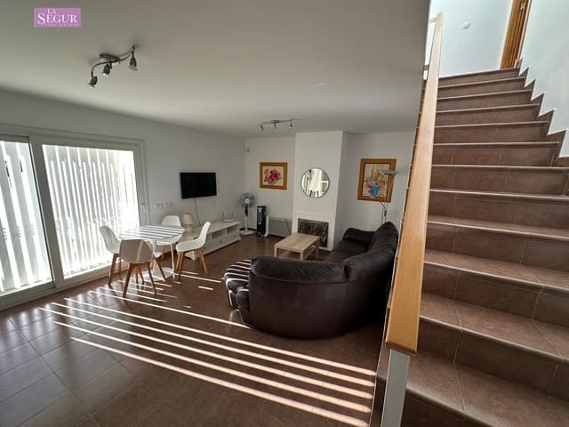 Adosado de 3 habitaciones en Conil de la Frontera en venta con piscina - 377.000 € (Ref: 9228806)