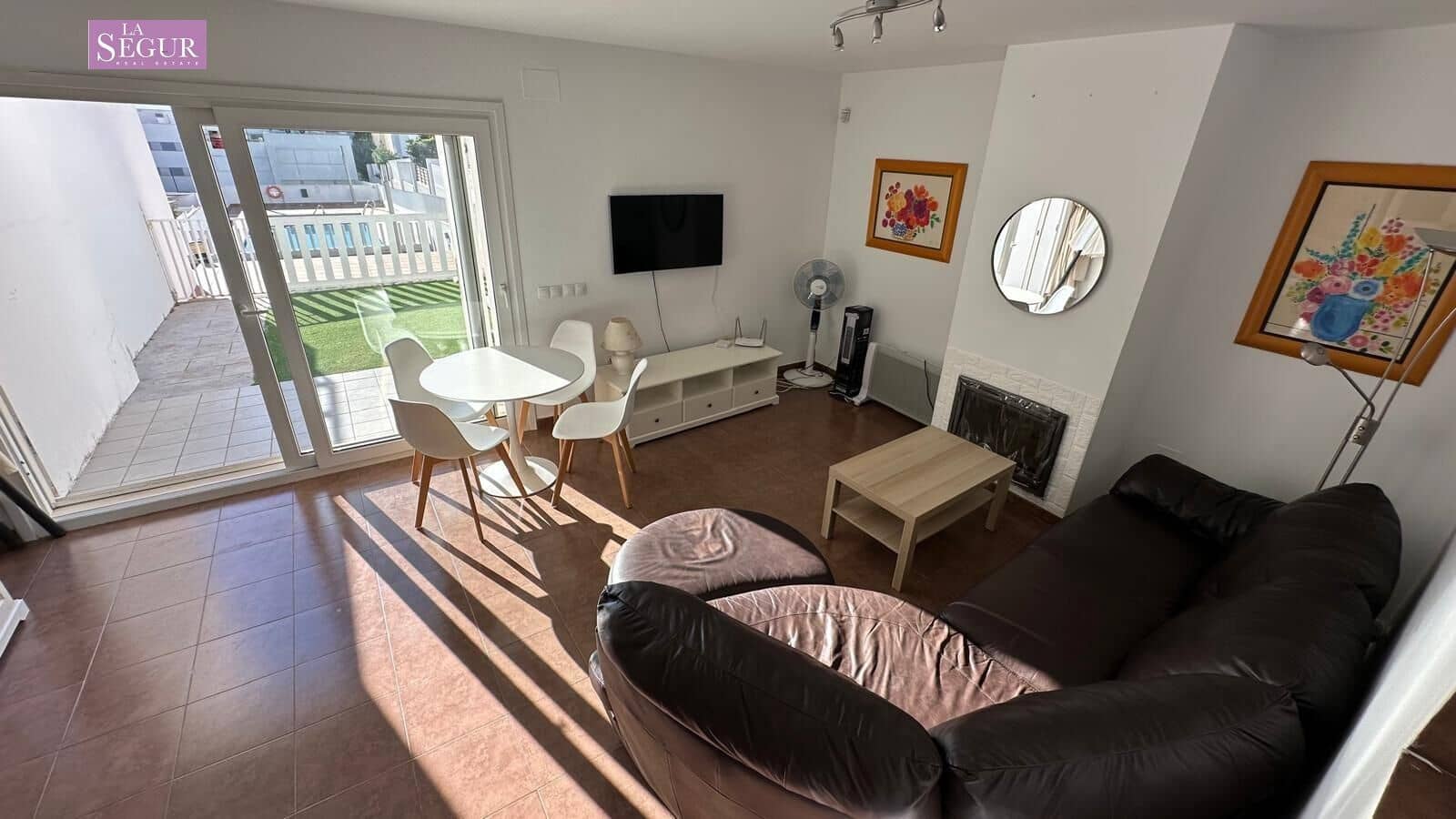 Adosado de 3 habitaciones en Conil de la Frontera en venta con piscina - 377.000 € (Ref: 9228806)