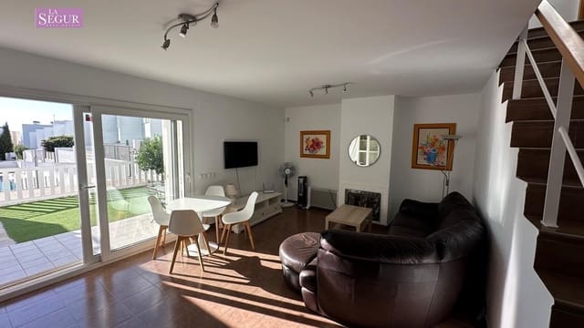 Adosado de 3 habitaciones en Conil de la Frontera en venta con piscina - 377.000 € (Ref: 9228806)