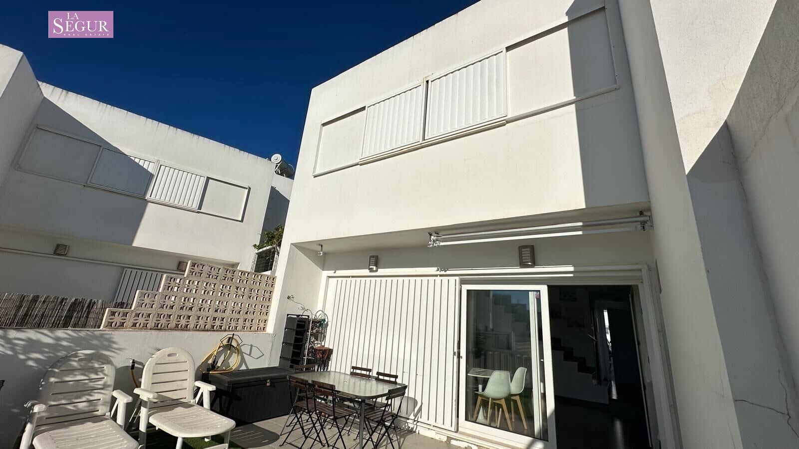 Adosado de 3 habitaciones en Conil de la Frontera en venta con piscina - 377.000 € (Ref: 9228806)
