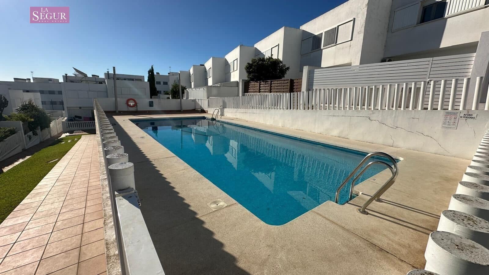Adosado de 3 habitaciones en Conil de la Frontera en venta con piscina - 377.000 € (Ref: 9228806)