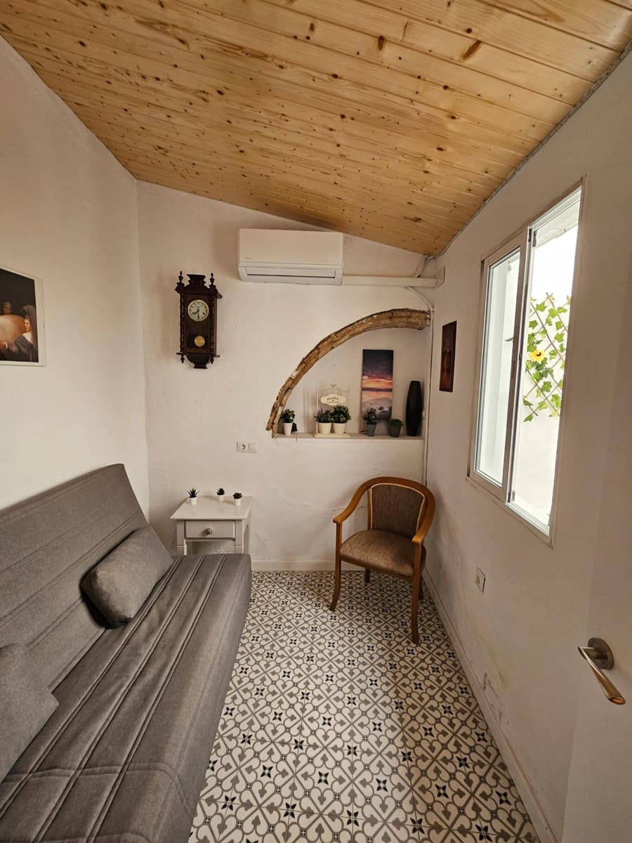 3 bedroom Apartment for sale in Vejer de la Frontera - € 170,000 (Ref: 9232830)