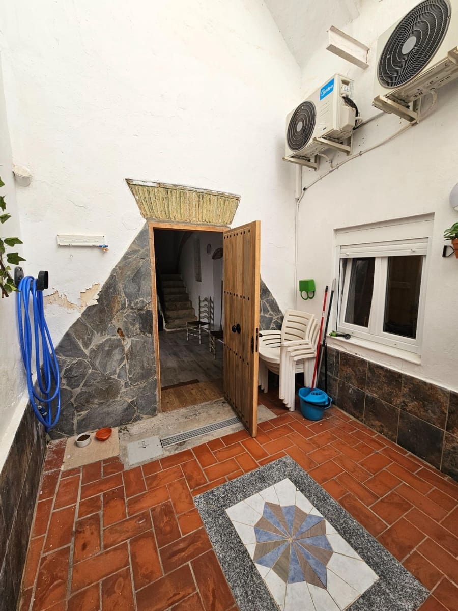 3 bedroom Apartment for sale in Vejer de la Frontera - € 170,000 (Ref: 9232830)