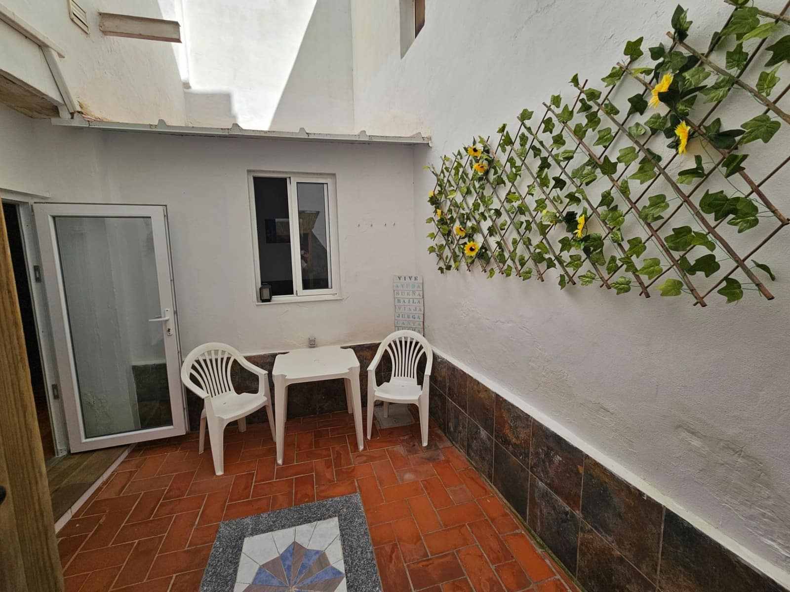3 bedroom Apartment for sale in Vejer de la Frontera - € 170,000 (Ref: 9232830)