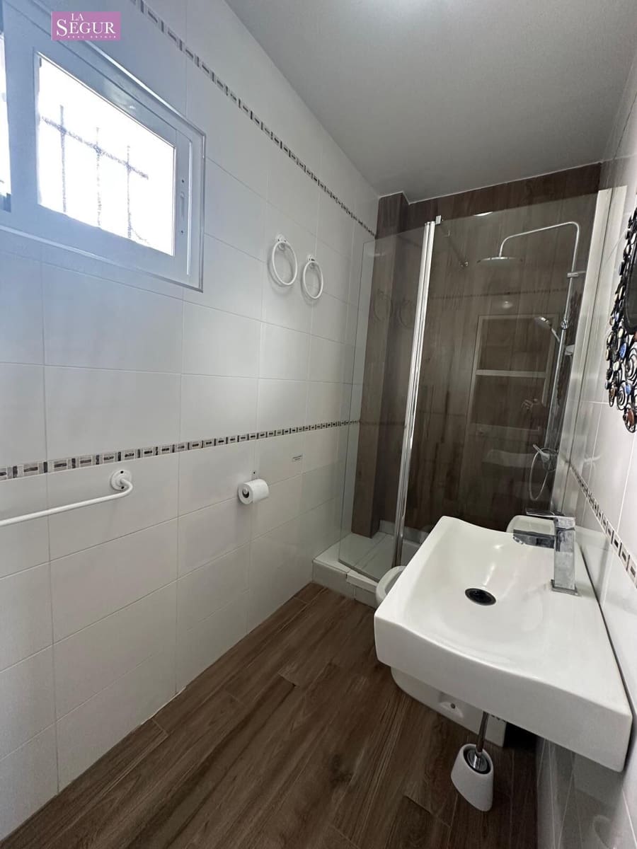 4 slaapkamer Halfvrijstaande villa te koop in Conil de la Frontera - € 585.000 (Ref: 9236829)