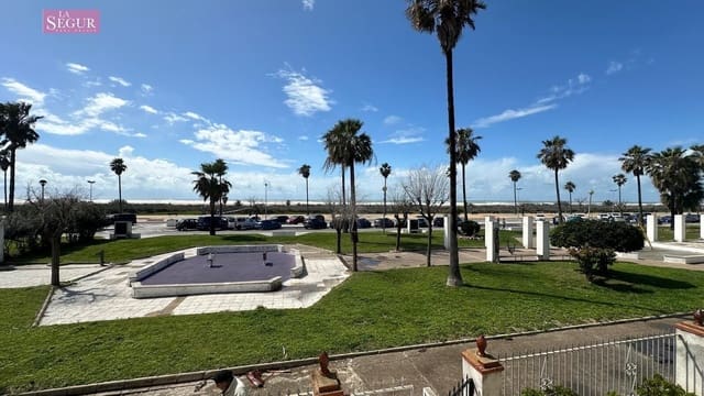 4 slaapkamer Halfvrijstaande villa te koop in Conil de la Frontera - € 585.000 (Ref: 9236829)