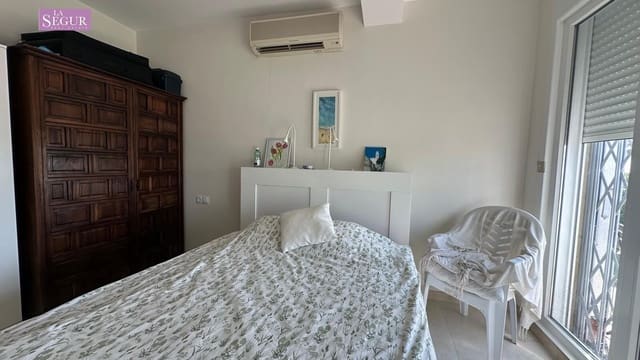 4 slaapkamer Halfvrijstaande villa te koop in Conil de la Frontera - € 585.000 (Ref: 9236829)