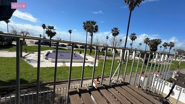 4 slaapkamer Halfvrijstaande villa te koop in Conil de la Frontera - € 585.000 (Ref: 9236829)