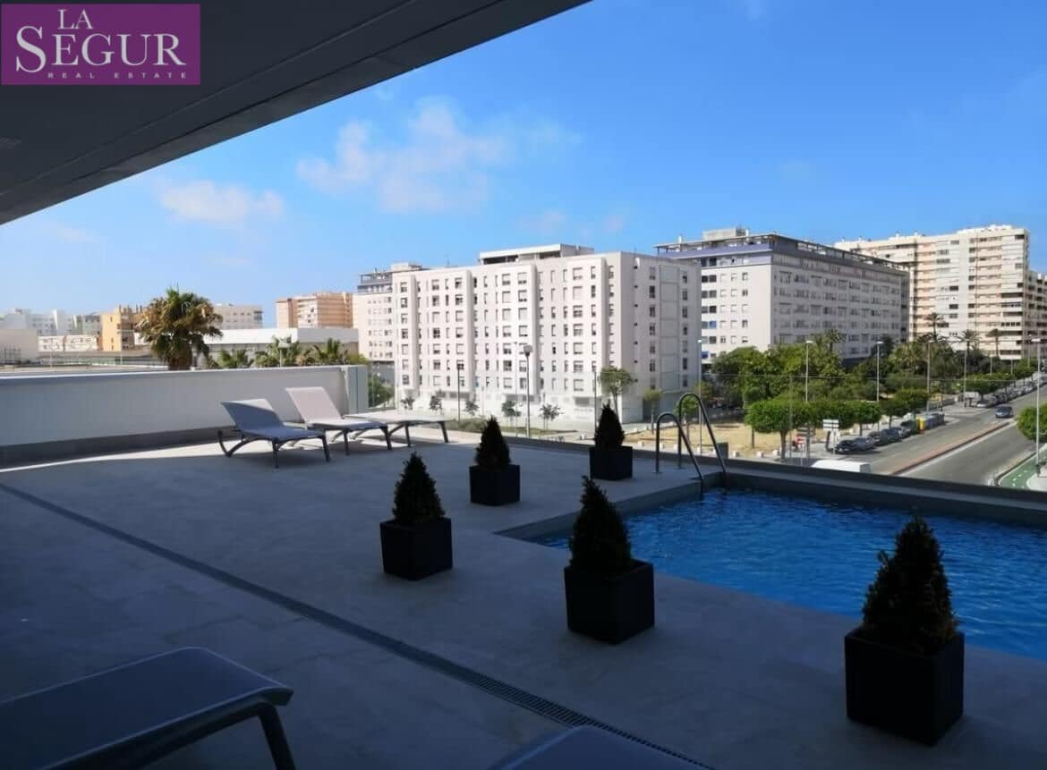 2 bedroom Flat for rent in Cadiz city - € 1,400 (Ref: 9349465)
