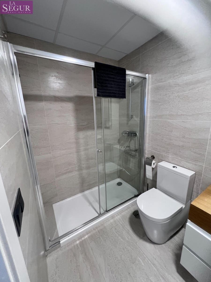 2 bedroom Flat for rent in Cadiz city - € 1,400 (Ref: 9349465)