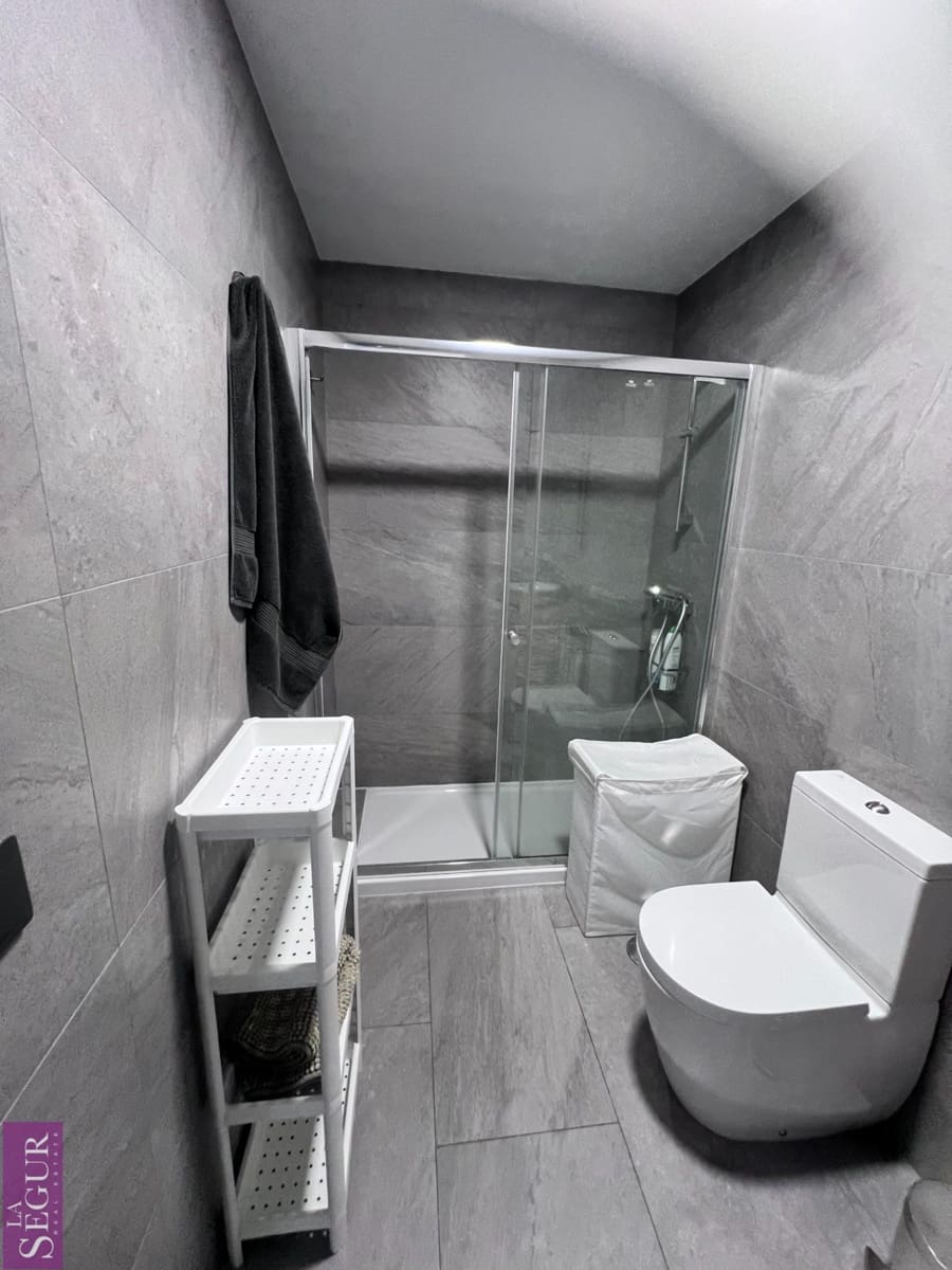 2 bedroom Flat for rent in Cadiz city - € 1,400 (Ref: 9349465)