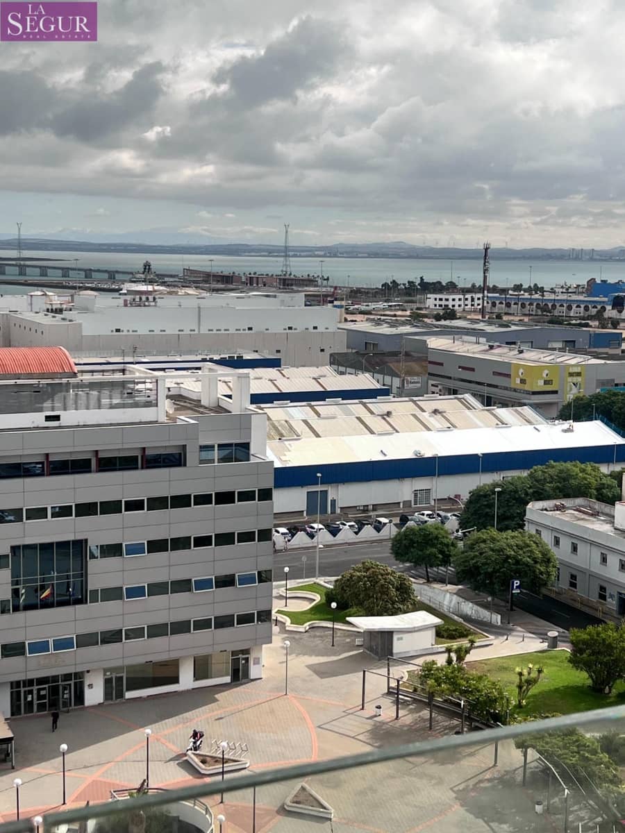 2 bedroom Flat for rent in Cadiz city - € 1,400 (Ref: 9349465)