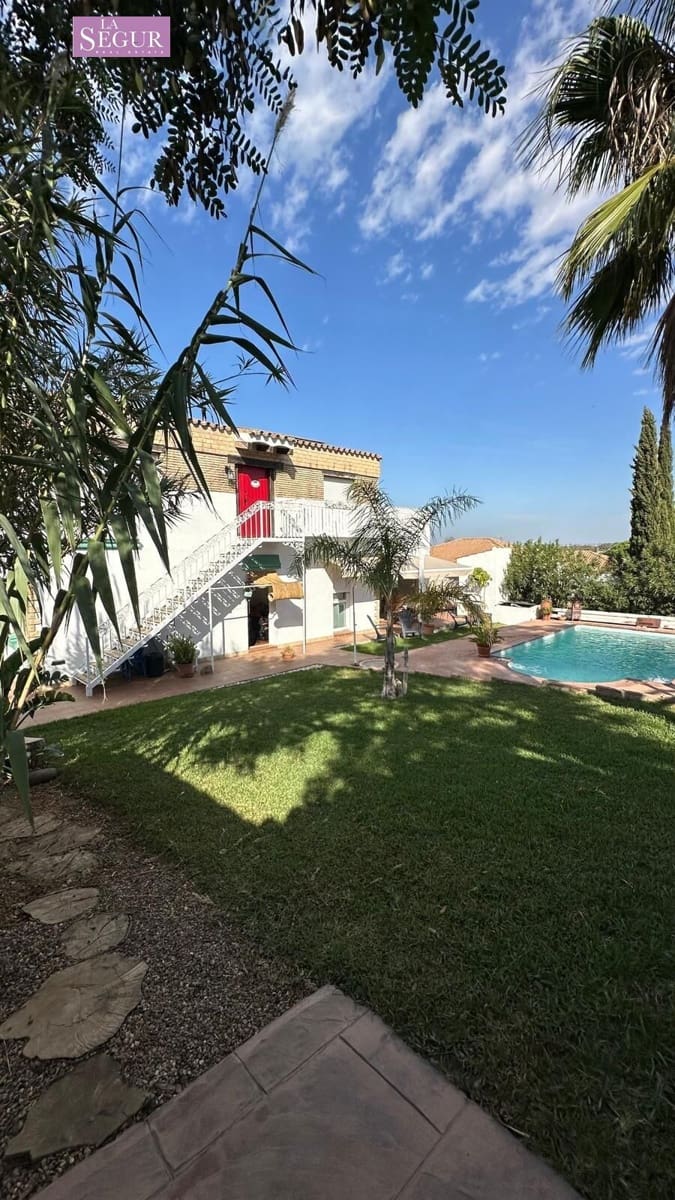 7 bedroom Villa for sale in Chiclana de la Frontera with pool garage - € 787,000 (Ref: 9398447)