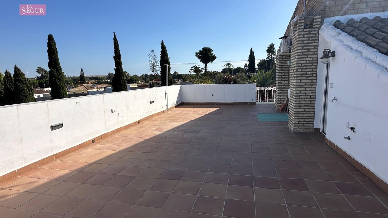 7 bedroom Villa for sale in Chiclana de la Frontera with pool garage - € 787,000 (Ref: 9398447)