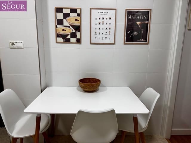 3 bedroom Flat for rent in Cádiz city - € 1,100 (Ref: 9415851)